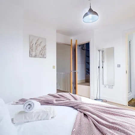 Comfy Home-windrush Grove Hébergement de vacances